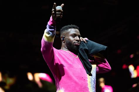 Isaiah Rashad Comes Out As Sexually Fluid,。